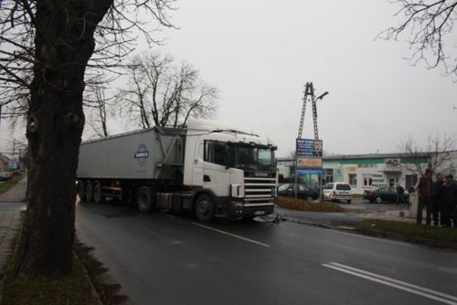 Niegroźna kolizja zakorkowała miasto - zdjęcia