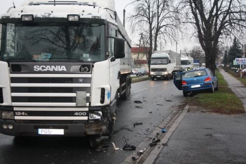 Niegroźna kolizja zakorkowała miasto - zdjęcia