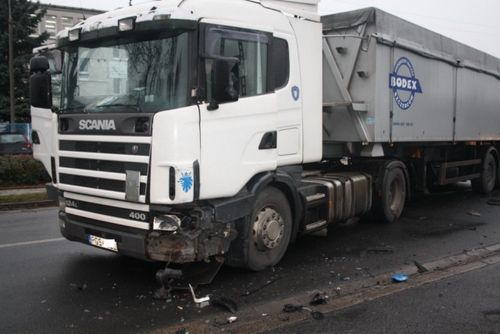 Niegroźna kolizja zakorkowała miasto - zdjęcia