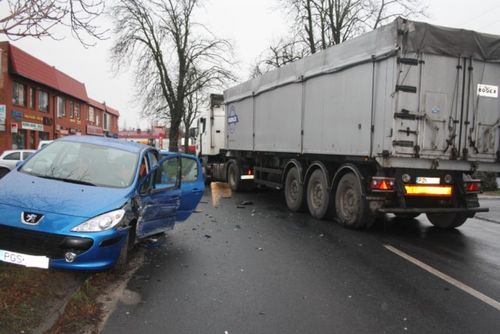 Niegroźna kolizja zakorkowała miasto - zdjęcia
