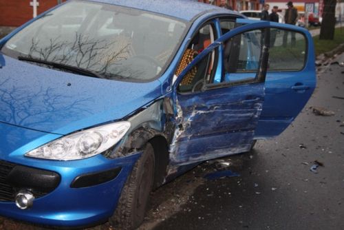 Niegroźna kolizja zakorkowała miasto - zdjęcia