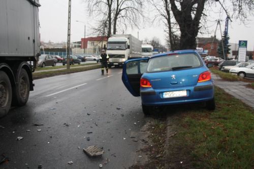 Niegroźna kolizja zakorkowała miasto - zdjęcia