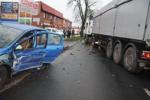 Niegroźna kolizja zakorkowała miasto - zdjęcia