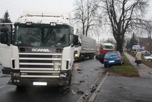 Niegroźna kolizja zakorkowała miasto - zdjęcia