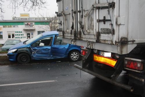 Niegroźna kolizja zakorkowała miasto - zdjęcia