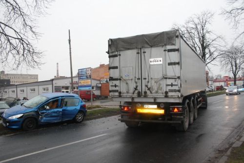 Niegroźna kolizja zakorkowała miasto - zdjęcia