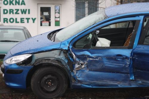 Niegroźna kolizja zakorkowała miasto - zdjęcia