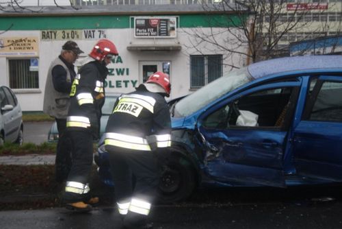 Niegroźna kolizja zakorkowała miasto - zdjęcia