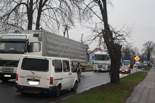 Niegroźna kolizja zakorkowała miasto - zdjęcia
