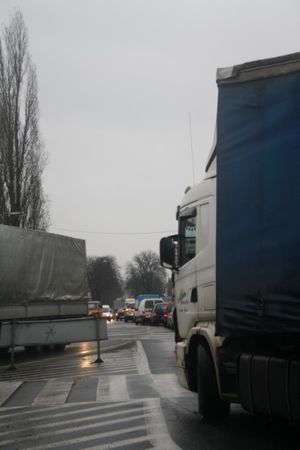 Niegroźna kolizja zakorkowała miasto - zdjęcia