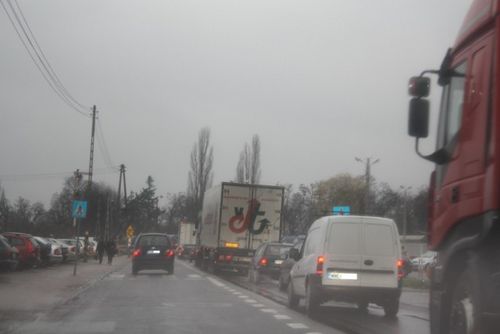 Niegroźna kolizja zakorkowała miasto - zdjęcia