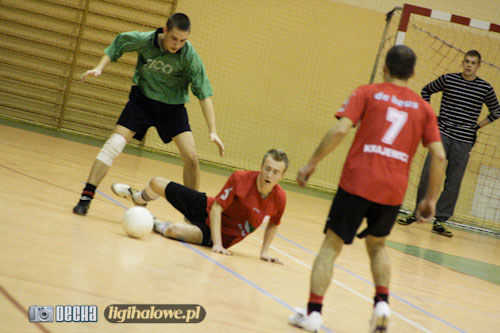 Nowy lider tabeli gromi rywala - galeria