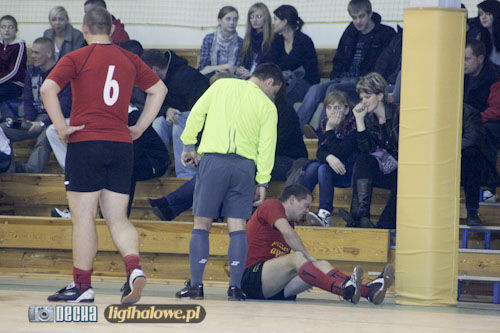 Nowy lider tabeli gromi rywala - galeria