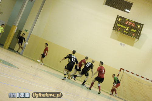 Nowy lider tabeli gromi rywala - galeria