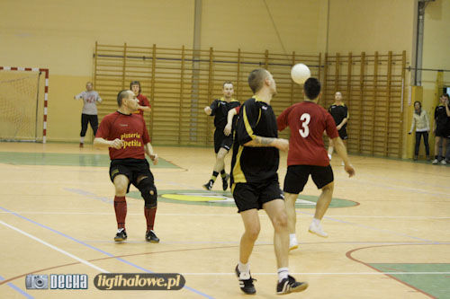 Nowy lider tabeli gromi rywala - galeria