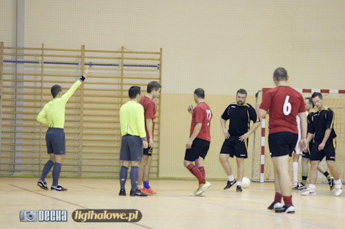 Nowy lider tabeli gromi rywala - galeria