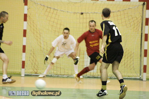 Nowy lider tabeli gromi rywala - galeria