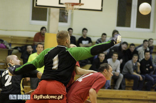 Nowy lider tabeli gromi rywala - galeria