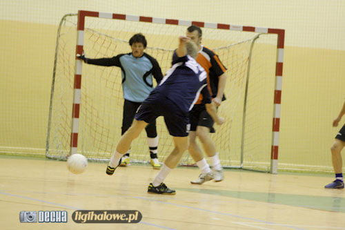 Nowy lider tabeli gromi rywala - galeria