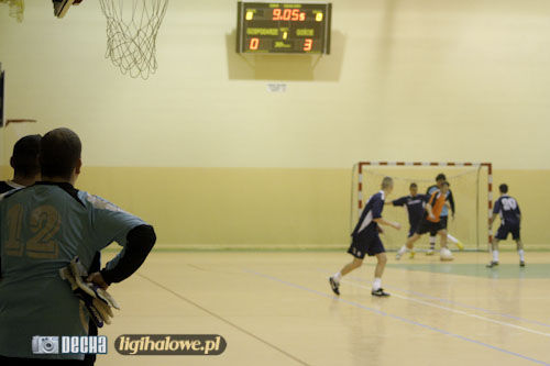 Nowy lider tabeli gromi rywala - galeria