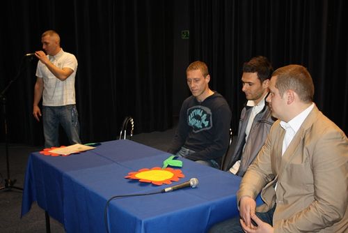 Kibice podarowali dzieciakom laptopa - zdjęcia