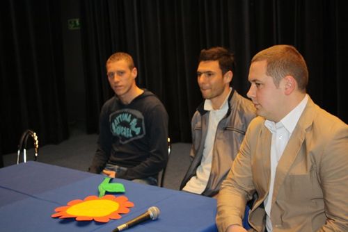 Kibice podarowali dzieciakom laptopa - zdjęcia