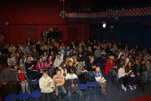 Kibice podarowali dzieciakom laptopa - zdjęcia