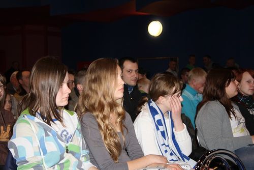 Kibice podarowali dzieciakom laptopa - zdjęcia