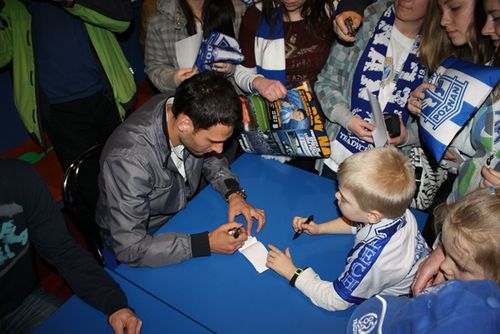 Kibice podarowali dzieciakom laptopa - zdjęcia