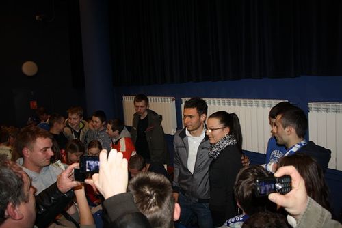 Kibice podarowali dzieciakom laptopa - zdjęcia