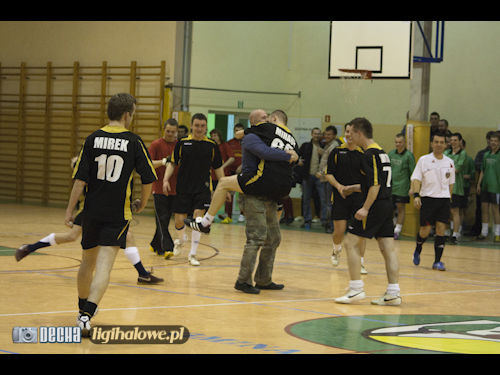 Na zakończenie ligi, lider pokazał klasę - galeria