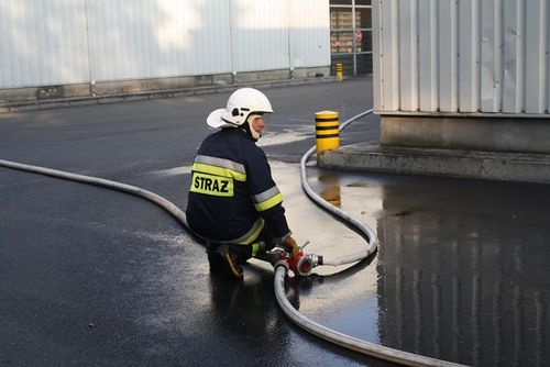 Strażackie ćwiczenia w hucie szkła -  galeria