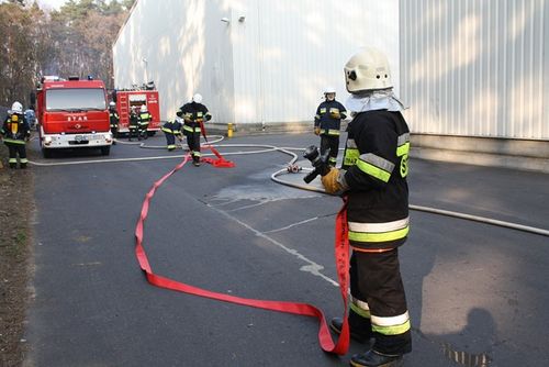 Strażackie ćwiczenia w hucie szkła -  galeria