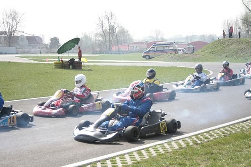 Młodzi kierowcy rozpoczęli sezon - galeria