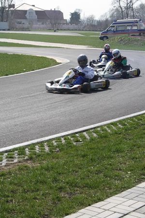 Młodzi kierowcy rozpoczęli sezon - galeria