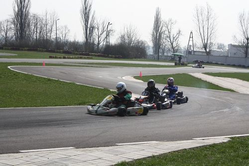 Młodzi kierowcy rozpoczęli sezon - galeria