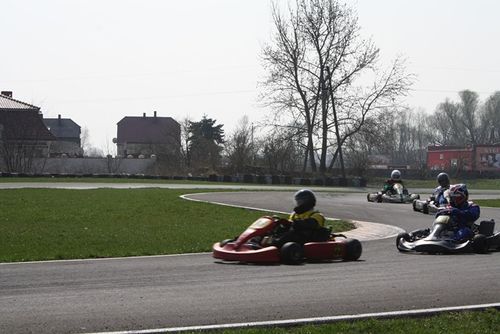 Młodzi kierowcy rozpoczęli sezon - galeria