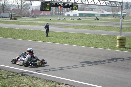 Młodzi kierowcy rozpoczęli sezon - galeria