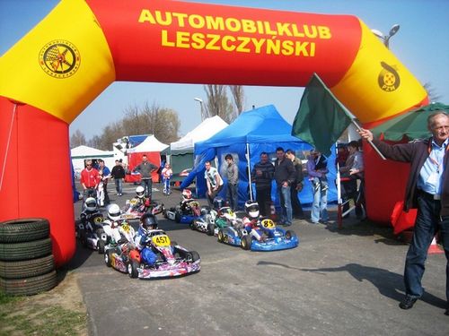 Młodzi kierowcy rozpoczęli sezon - galeria