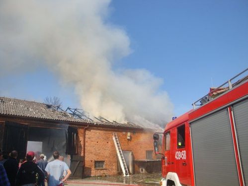 Spalił się dach stodoły w Sułkowicach - zdjęcia