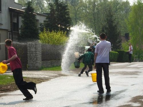 Tradycyjne lanie wody - zdjęcia