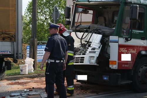 TIR uderzył w TIR-a - zdjęcia