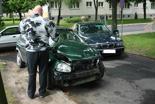 Kolizja na skrzyżowaniu - zdjęcia