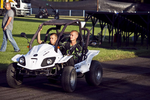 Kaskaderskie show na stadionie - fotorelacja