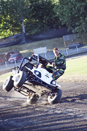 Kaskaderskie show na stadionie - fotorelacja