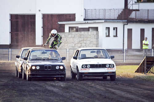 Kaskaderskie show na stadionie - fotorelacja