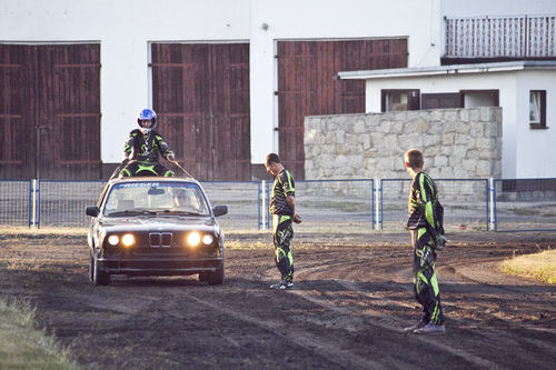 Kaskaderskie show na stadionie - fotorelacja