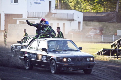 Kaskaderskie show na stadionie - fotorelacja