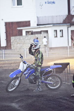 Kaskaderskie show na stadionie - fotorelacja