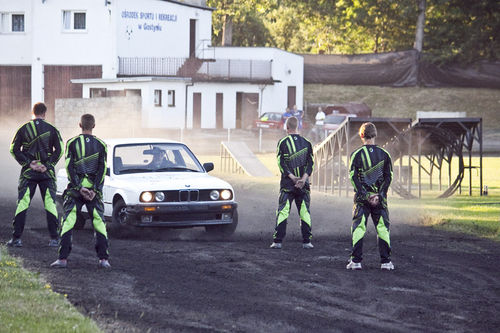 Kaskaderskie show na stadionie - fotorelacja